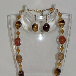 Fashionable jewelry set shades of brown EUC